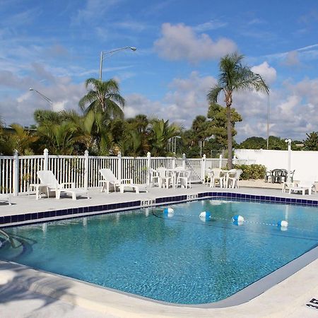 Sunshine Inn & Suites Venice, Florida Venice Gardens Bagian luar foto