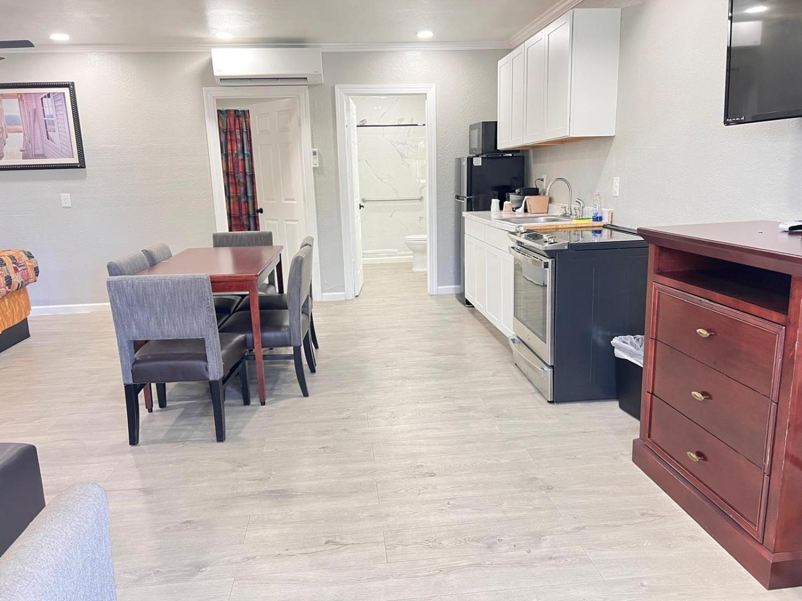 Sunshine Inn & Suites Venice, Florida Venice Gardens Bagian luar foto