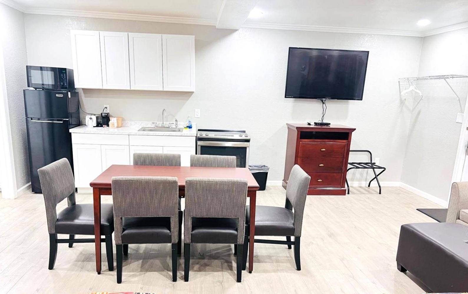 Sunshine Inn & Suites Venice, Florida Venice Gardens Bagian luar foto