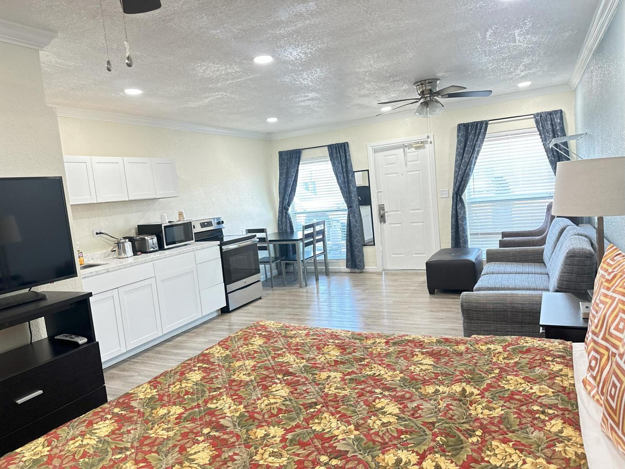 Sunshine Inn & Suites Venice, Florida Venice Gardens Bagian luar foto