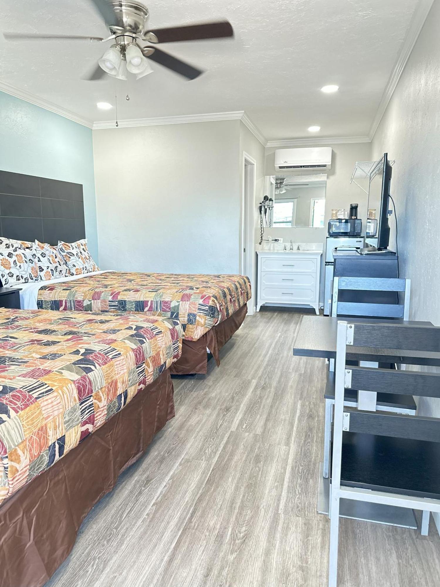 Sunshine Inn & Suites Venice, Florida Venice Gardens Bagian luar foto