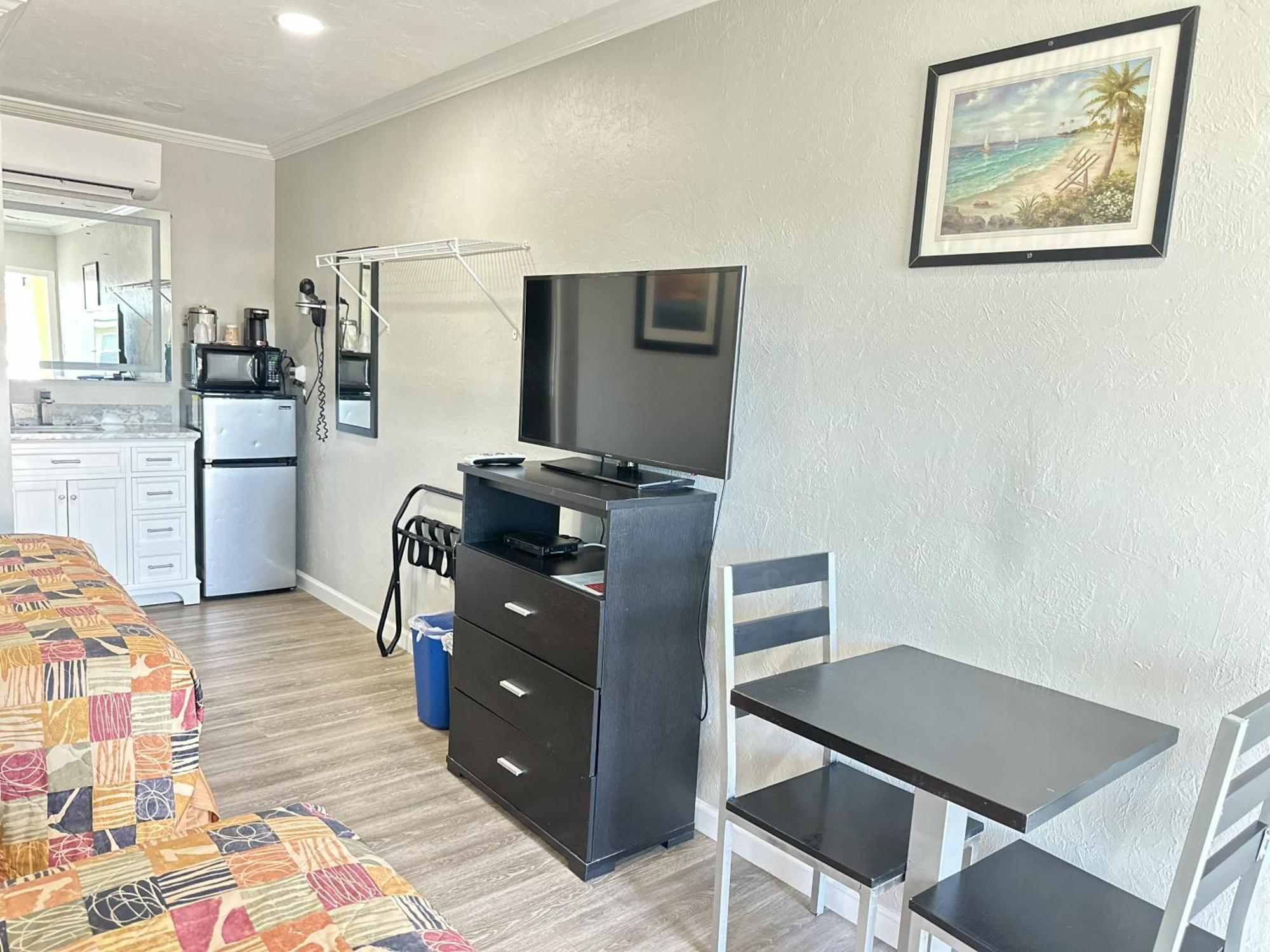 Sunshine Inn & Suites Venice, Florida Venice Gardens Bagian luar foto