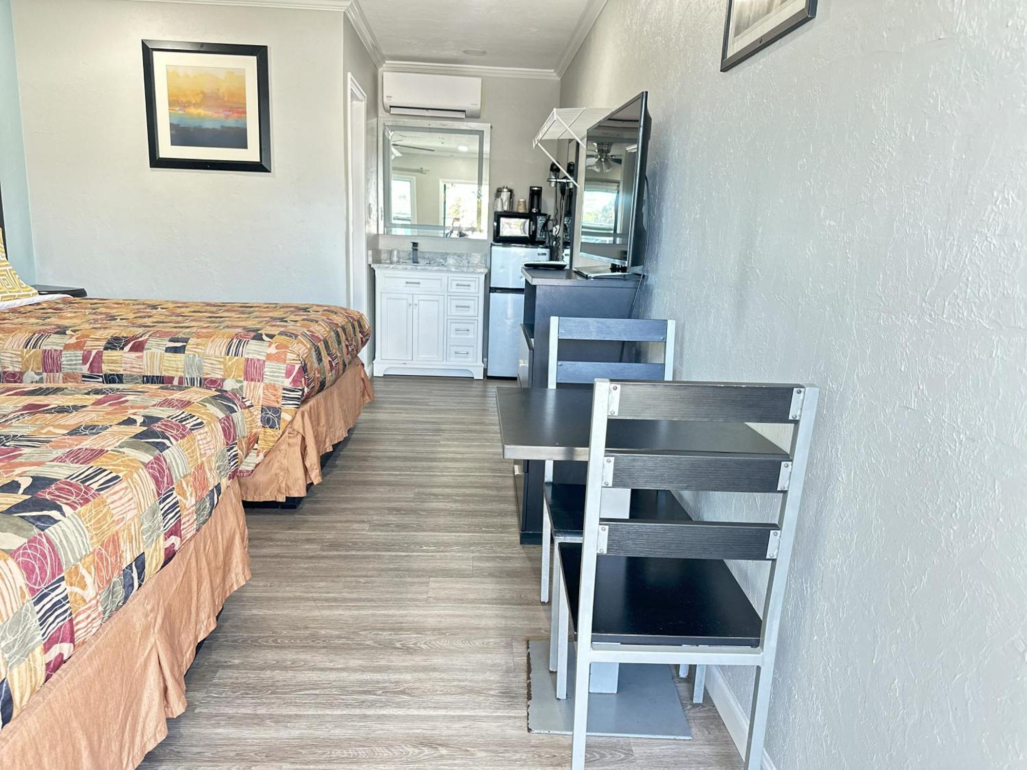 Sunshine Inn & Suites Venice, Florida Venice Gardens Bagian luar foto