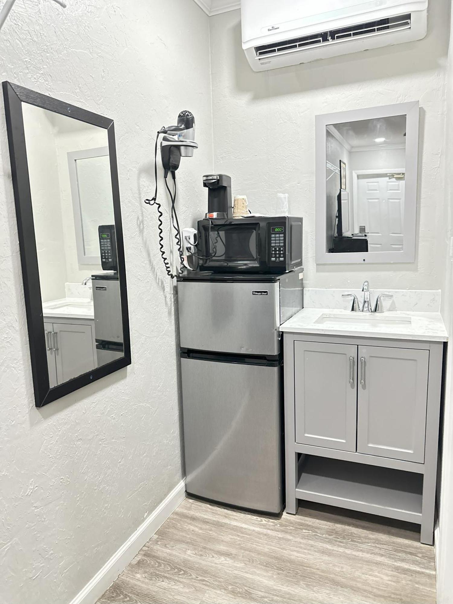 Sunshine Inn & Suites Venice, Florida Venice Gardens Bagian luar foto