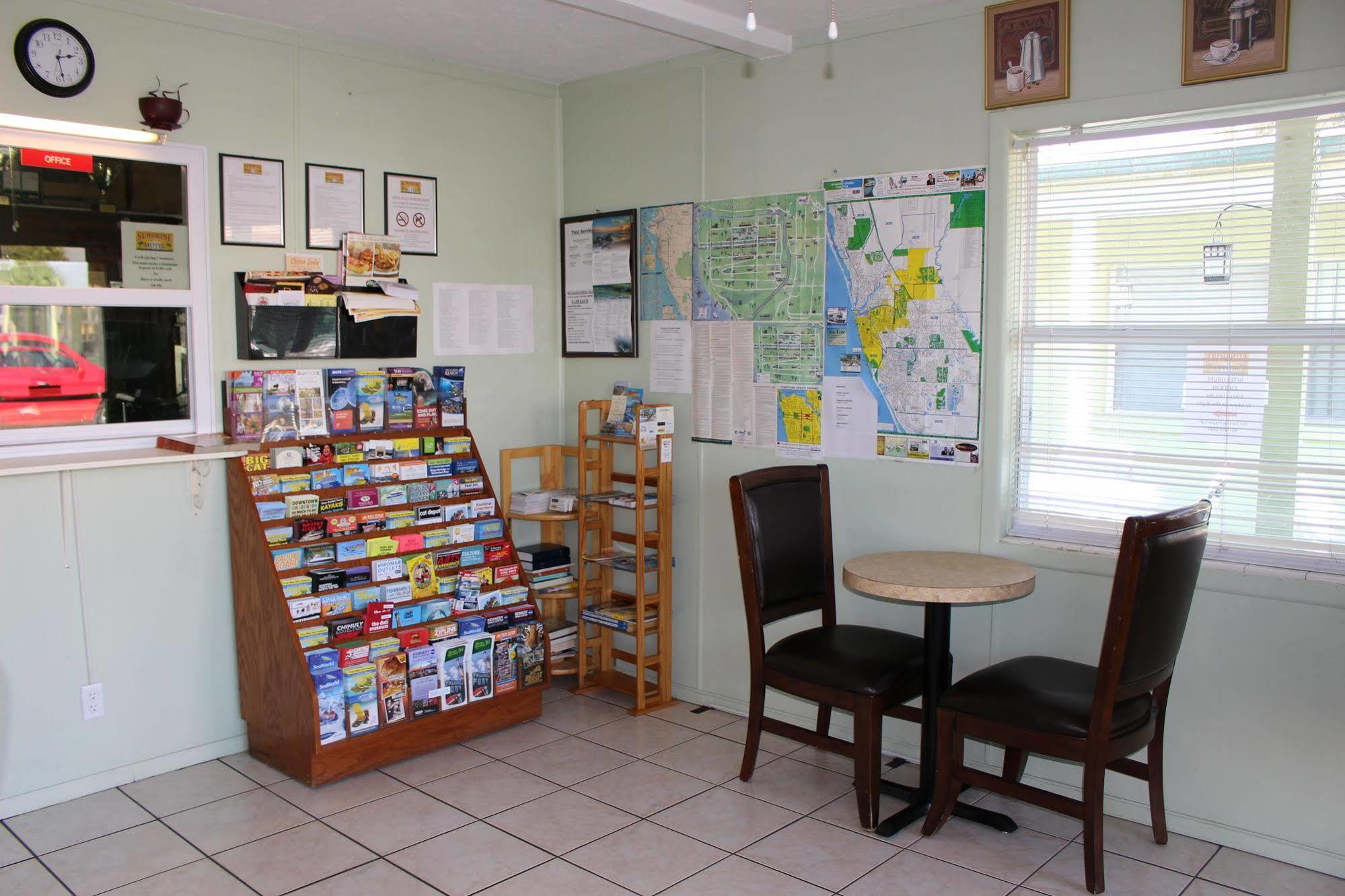 Sunshine Inn & Suites Venice, Florida Venice Gardens Bagian luar foto