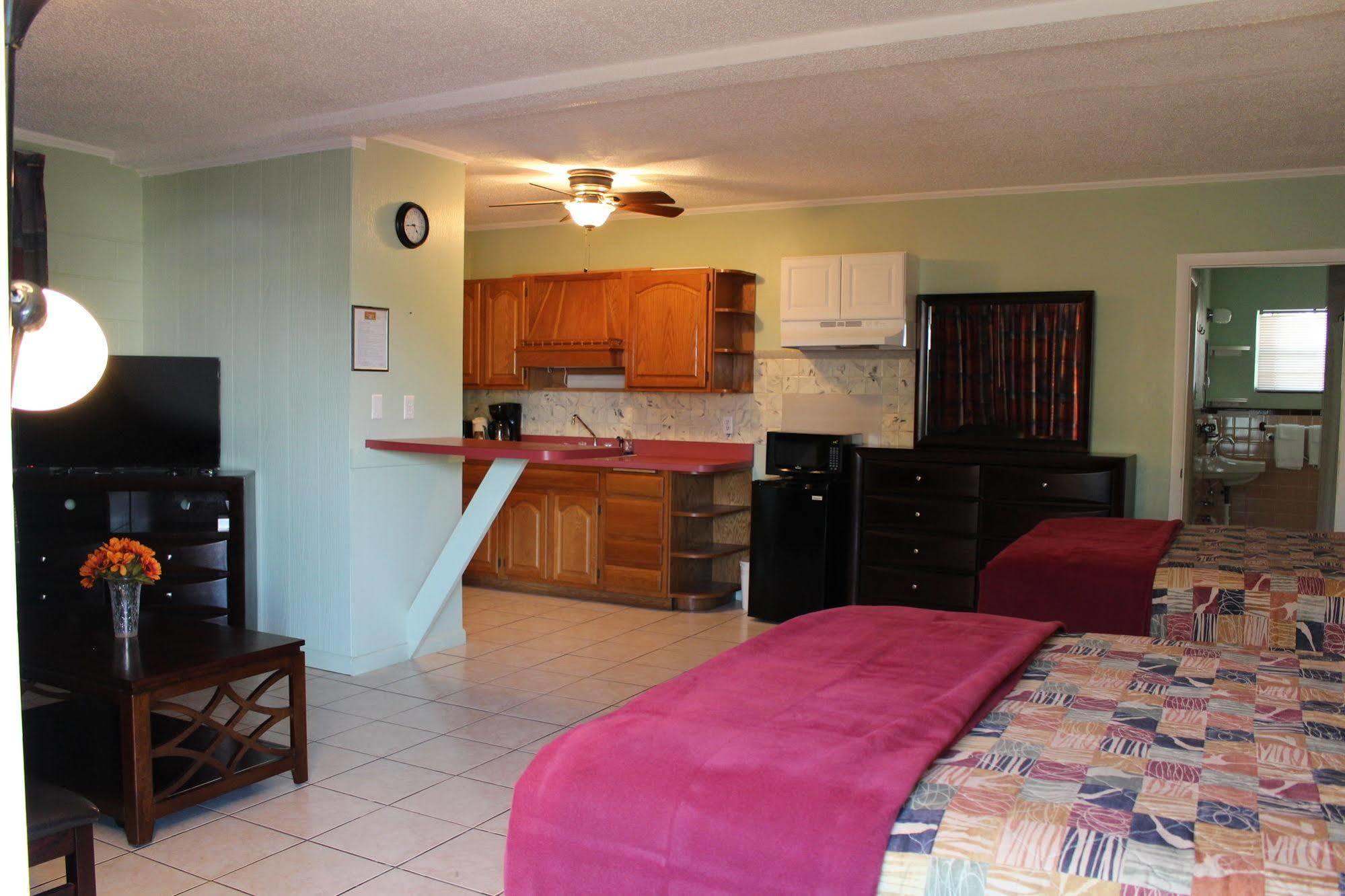Sunshine Inn & Suites Venice, Florida Venice Gardens Bagian luar foto