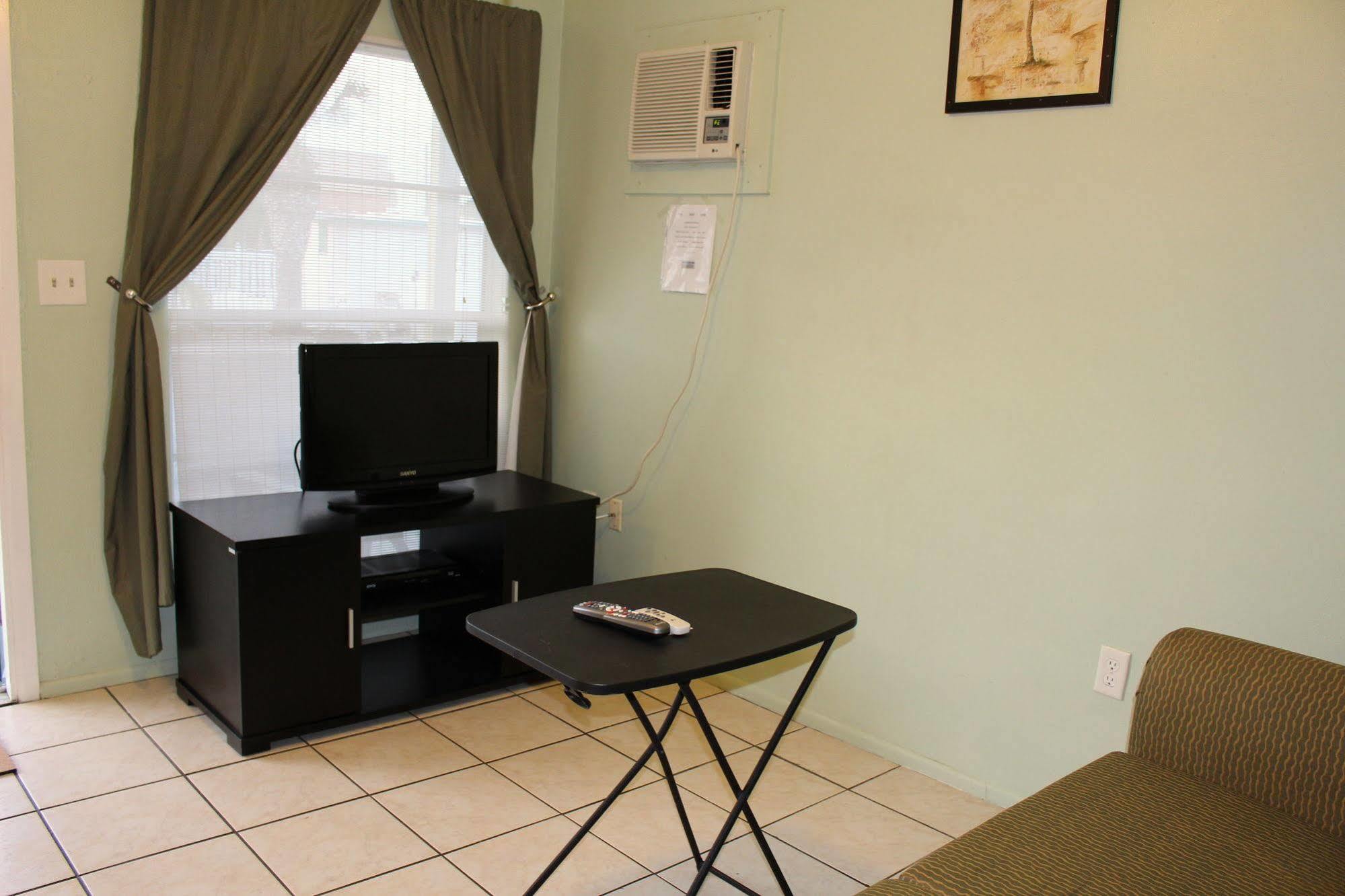 Sunshine Inn & Suites Venice, Florida Venice Gardens Bagian luar foto