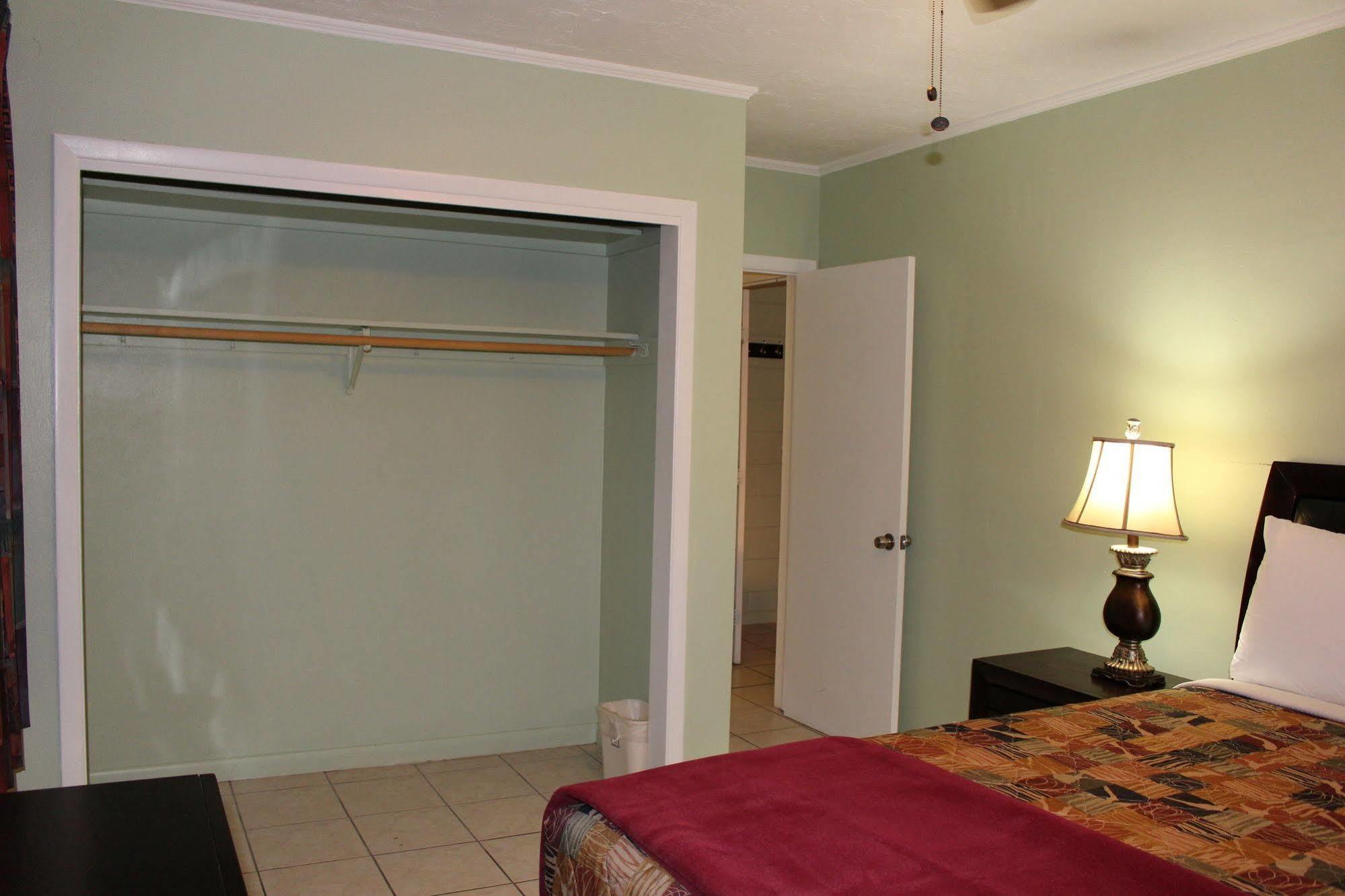 Sunshine Inn & Suites Venice, Florida Venice Gardens Bagian luar foto
