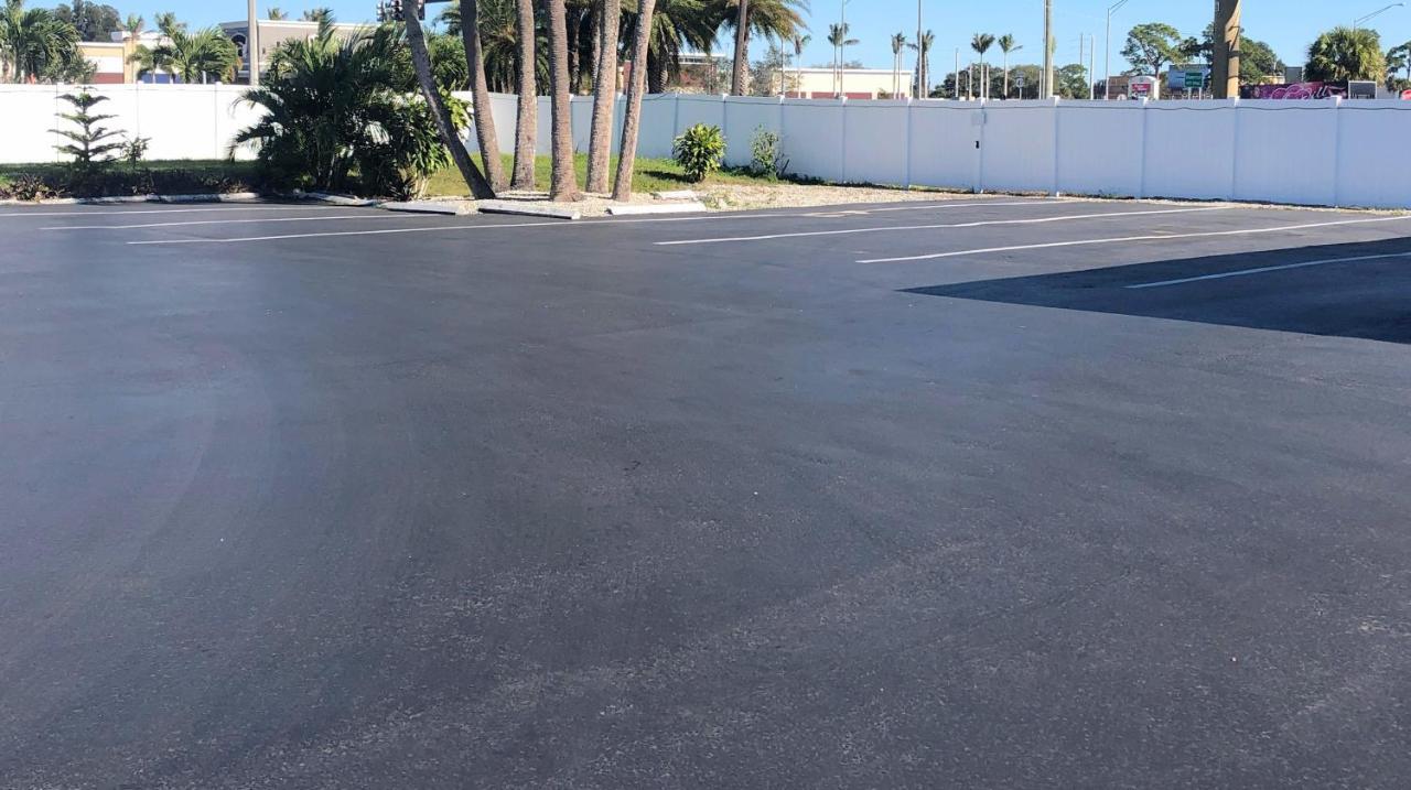 Sunshine Inn & Suites Venice, Florida Venice Gardens Bagian luar foto