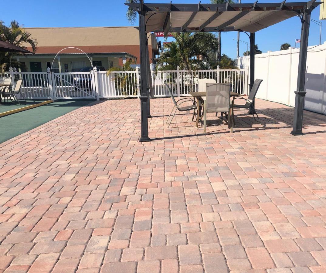 Sunshine Inn & Suites Venice, Florida Venice Gardens Bagian luar foto