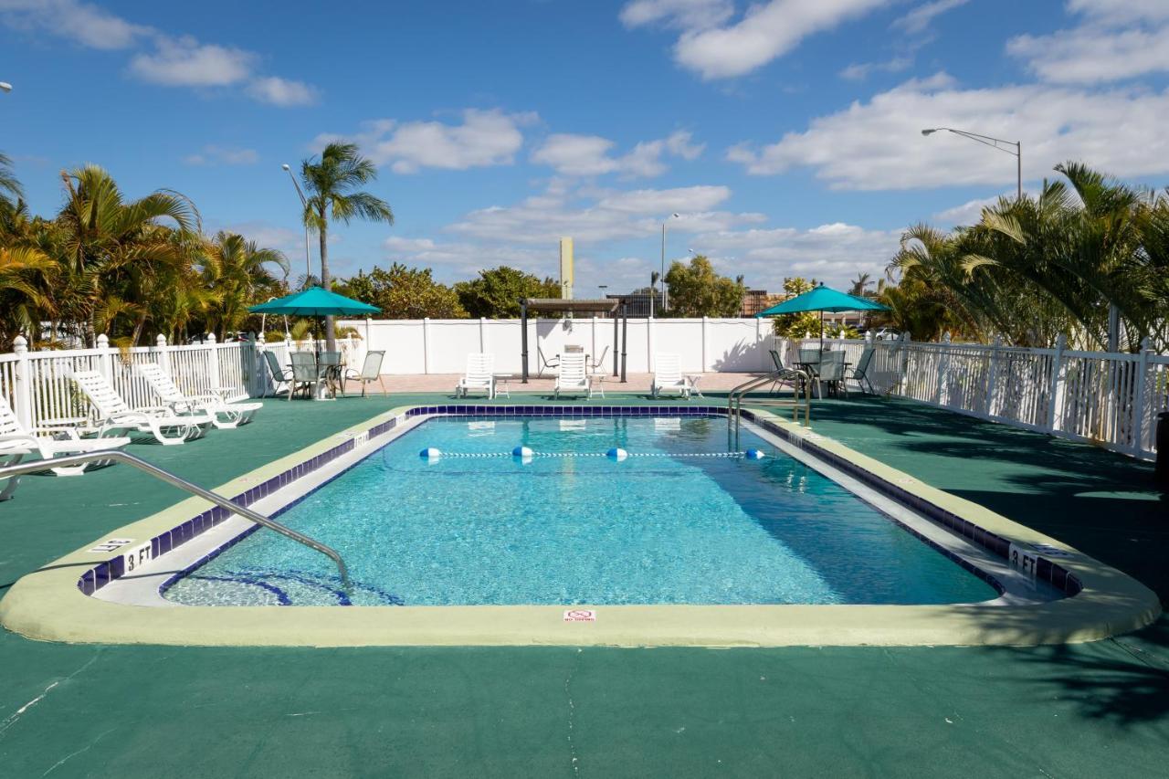 Sunshine Inn & Suites Venice, Florida Venice Gardens Bagian luar foto